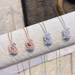 SWAROVSKI Swan pendant (Mixed cuts, WHITE/BLUE/PINK/RED) - Dây cổ, chuyền, đính đá pha lê trắng/xanh/hồng/đỏ, thiên nga - JEWELRY NECKLACE
