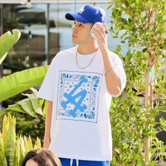 Áo thun MLB Paisley Big Logo LA Dodgers 3ATSI0133-07WHS (mặt sau trơn)