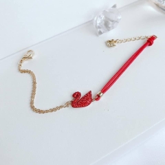 SWAROVSKI Iconic Swan bracelet (Swan, Red, Gold-tone plated) - Vòng/lắc tay thiên nga đỏ - SWAROVSKI - JEWELRY