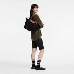 MEDIUM SIZE - TÚI LONGCHAMP LE PLIAGE ORIGINAL M TOTE BAG - BLACK - Túi xách màu đen, quai nắp nâu