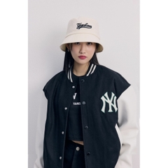 MŨ MLB VARSITY BUCKET HAT NY NEW YORK CREAM - Mũ vành tròn, màu trắng kem