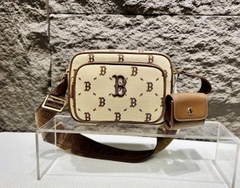 MLB DIA MONOGRAM B BOSTON BEIGE CROSS BAG - Túi đeo chéo màu be