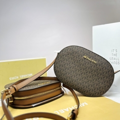 Túi Michael Kors MK Jet Set Travel Medium Signature Logo Crossbody Bag Brown - Túi đeo chéo, dáng oval tròn, màu nâu