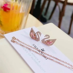 SWAROVSKI Dazzling Swan drop earrings (Pink, Rose gold-tone plated) - Khuyên tai thiên nga pha lê hồng - JEWELRY