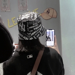 [SALE] MŨ MLB GRAFITTI BUCKET HAT NEW YORK YANKEES - Mũ hoạ tiết Grafitti, đội được 2 mặt