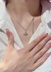 CHÍNH HÃNG - VIVIENNE WESTWOOD Reina Pendant Necklace - Dây cổ/chuyền, đá pha lê màu hồng nhạt - Jewelry