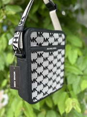 Túi MK Michael Kors Cooper Logo Jacquard Flight Bag Black - Túi đeo chéo nam/nữ màu xám đen