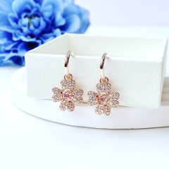 SWAROVSKI Idyllia drop earrings (Clover, White, Rose gold-tone plated) - Khuyên tai lá, pha lê hồng - JEWELRY