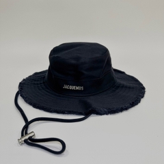 MŨ JACQUEMUS LE BOB ARTICHAUT OFF WHITE - LES CLASSIQUES - BUCKET HAT - MŨ VÀNH TRÒN MÀU TRẮNG KEM