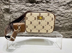 MLB DIA MONOGRAM B BOSTON BEIGE CROSS BAG - Túi đeo chéo màu be