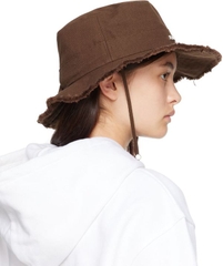 MŨ JACQUEMUS LE BOB ARTICHAUT BROWN - LES CLASSIQUES - BUCKET HAT