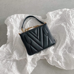 TÚI MCM ĐEN KIỂU M ĐEO CHÉO / TÚI XÁCH