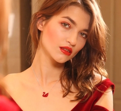 SWAROVSKI Iconic Swan pendant (Swan, Red, Gold-tone plated) - Dây cổ, dây chuyền thiên nga đỏ - NECKLACE - JEWELRY