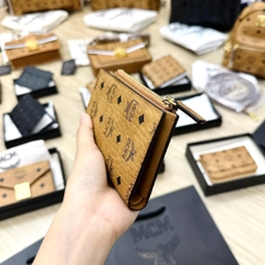 VÍ MCM ZIP CARD WALLET - VÍ THẺ GẬP ZIP NÂU