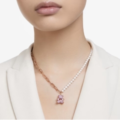 SWAROVSKI Teddy pendant (Bear, Pink, Rose gold-tone plated) - Dây cổ, dây chuyền gấu hồng mix ngọc trai - JEWELRY NECKLACE