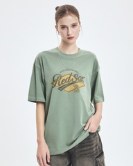 MLB Varsity Vintage Washed Graphic Mega Overfit Short Sleeve T-Shirt Boston Red Sox Khaki - Áo thun cổ tròn tay lỡ tone xanh lá
