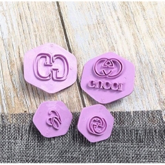 Nhấn logo túi xách các mẫu