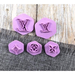 Nhấn logo túi xách các mẫu