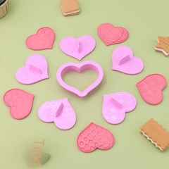 Bộ cutter nhựa hình tim 5 mặt (màu tím)