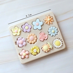Khuôn Silicon hoa nhiều mẫu (12 hoa) 8.7cm