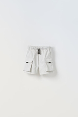Quần shorts xám nhạt / túi hộp