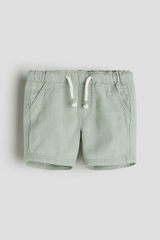 Quần shorts xanh lá nhạt / dây trắng
