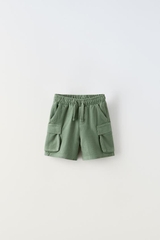 Quần shorts xanh lá / túi hộp