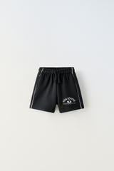 Quần shorts đen / Tennis
