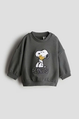 Áo nỉ xám đậm / Snoopy