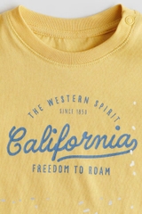Áo phông vàng / California