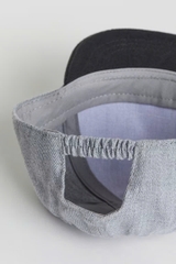 Mũ snapback xám nhạt / Mini Adventurer