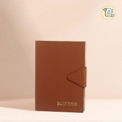 HÀNG ĐẶT Sổ B5 kẻ ngang bìa da logo ép kim, tay cài nam châm 70gsm,200 trang
