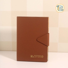 HÀNG ĐẶT Sổ B5 kẻ ngang bìa da logo ép kim, tay cài nam châm 70gsm,200 trang
