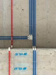 thi công ống PVC Conduit trong tòa nhà – ống chạy âm tường/âm sàn, kết nối hộp nối dây