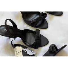 Sandal ZR trang trí nơ đính đá hạt đen hở mõm quai hậu (sẵn-lùi 1 sz)H223