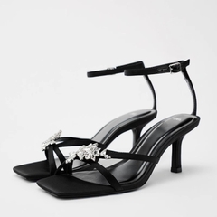 Sandal ZR đen đính dải hoa đá FULLBOX(nên tăng 1size-hàng sẵn)H198