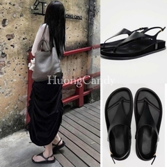 (lùi 1sz- sẵn)Sandal bệt đen xỏ ngón basic trơnH67