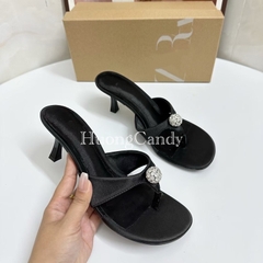 (lùi 1sz) Guốc Z đen lụa xỏ ngón quả cầu đá trắng FULLBOX(sẵn)-H449