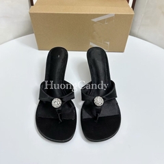 (lùi 1sz) Guốc Z đen lụa xỏ ngón quả cầu đá trắng FULLBOX(sẵn)-H449