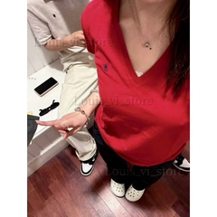 Áo thun nữ cổ tim đỏ thêu logo ngựa chất cotton 4C [Sẵn]/H566