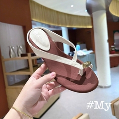 Guốc mũi tròn xỏ nhẫn vàng đế nâu cao 3cm QCCC/330-21/H594