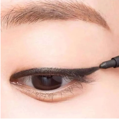 Chì vặn kẻ mắt Vacosi dạng gel màu đen 5ml