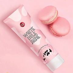 Tẩy tế bào chết toàn thân Cathy Doll sáng da sữa bò 320ml