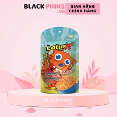 Hỗn hợp bánh que Dorkbua Lotus X vị truyền thống với snack hải sản mực vị cay gói 18g
