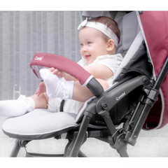Xe đẩy Combi Sugocal Light 4 bánh quay tự động màu xanh dương/hồng