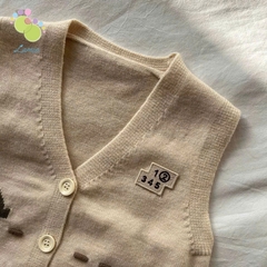 Áo gile len cúc giữa họa tiết ô tô đáng yêu cho bé yêu