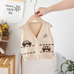 Áo gile len cúc giữa họa tiết ô tô đáng yêu cho bé yêu