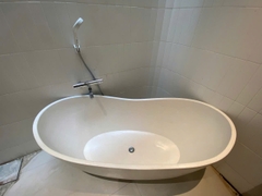 Bồn tắm đá mài terrazzo hình thỏi vàng -BTMT-0017