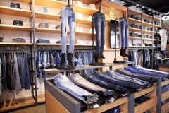 Cách chọn quần jeans cho nam gầy hack dáng và tự tin