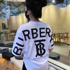 Áo Thun Burberry Thêu Cổ Big Logo Backside